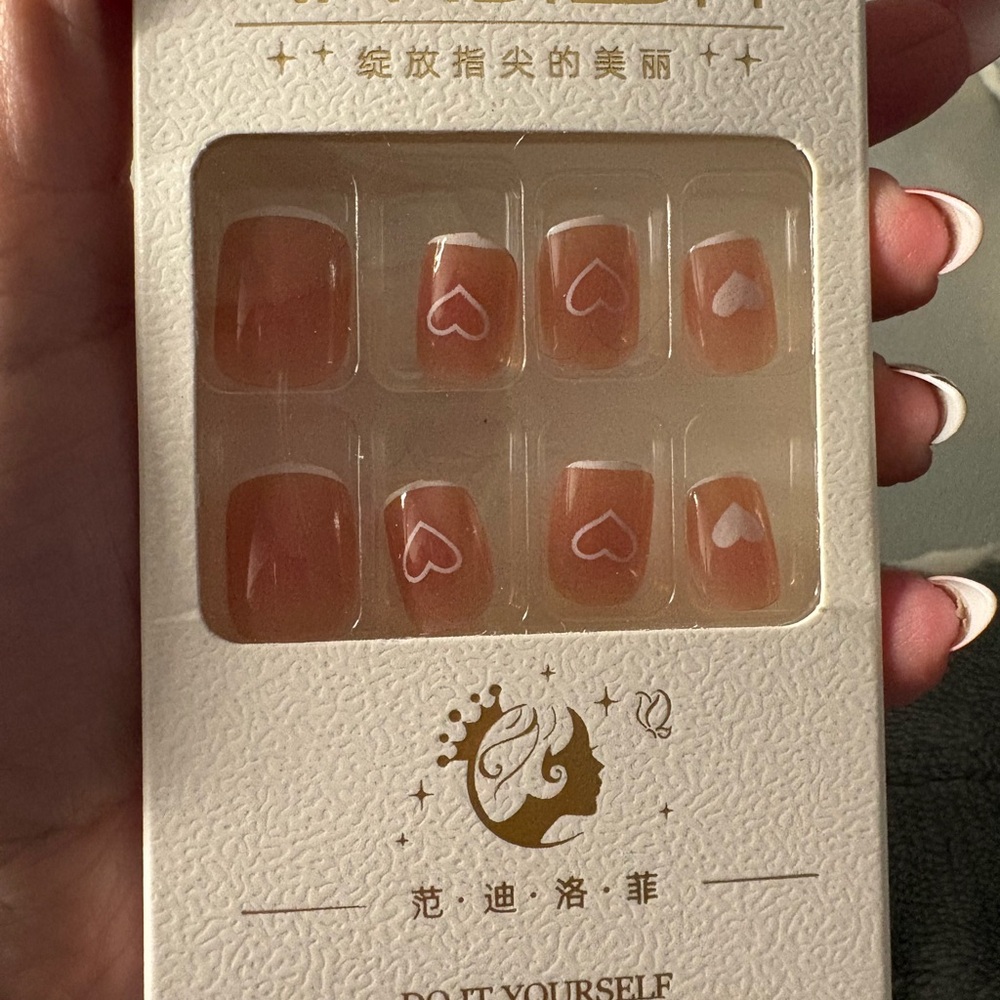 Blush Love Press on Nail Nail Set with Heart Accents valentines nails - Picture 3 of 3